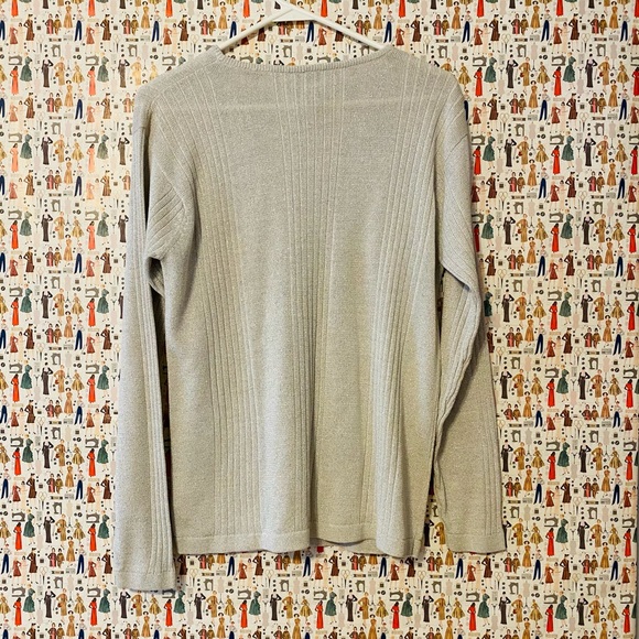 Anna Gray sweater 🖤 - Picture 2 of 3